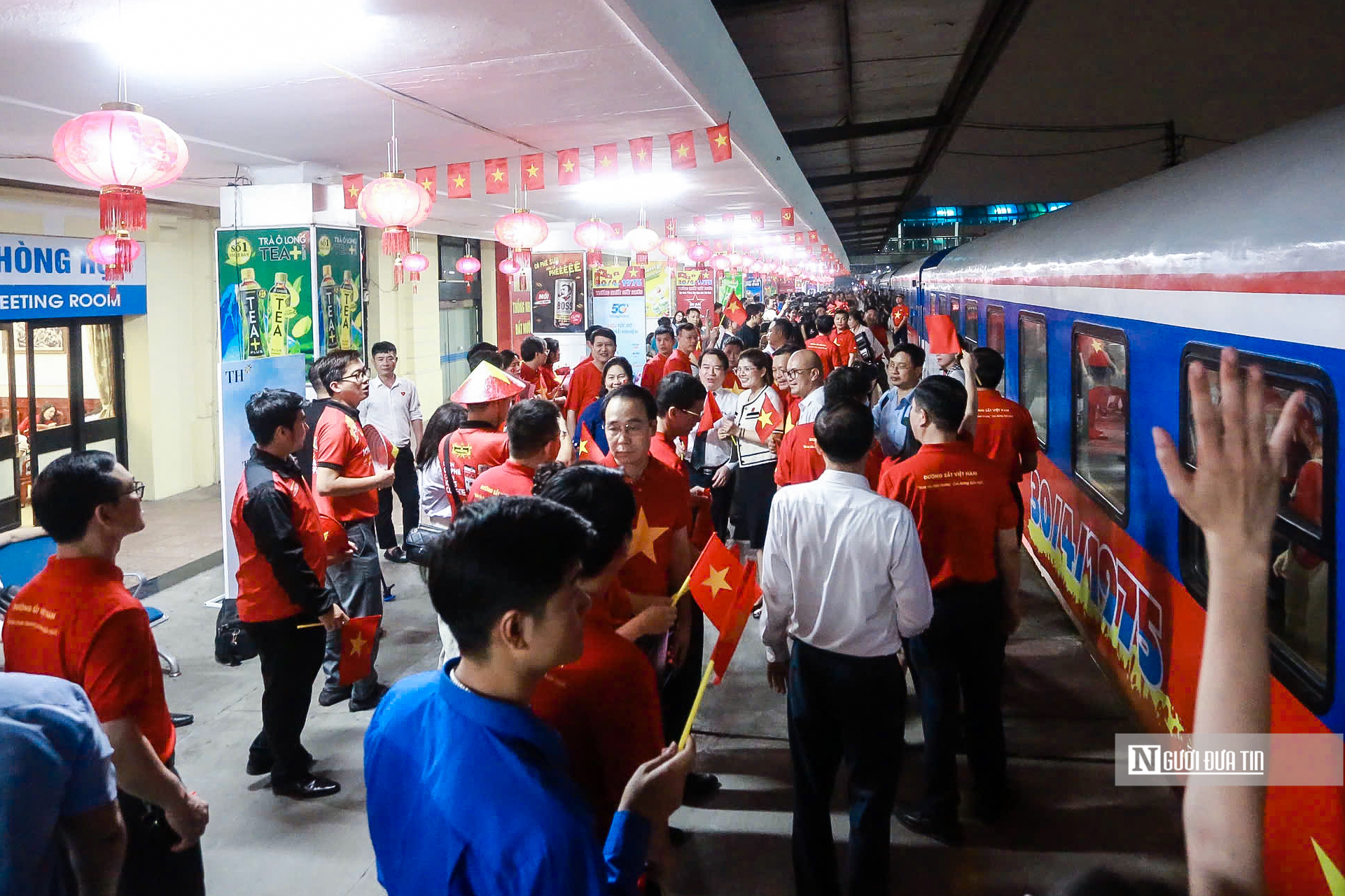 Người dân hào hứng trải nhiệm chuyến tàu Thống Nhất - Ảnh 7.