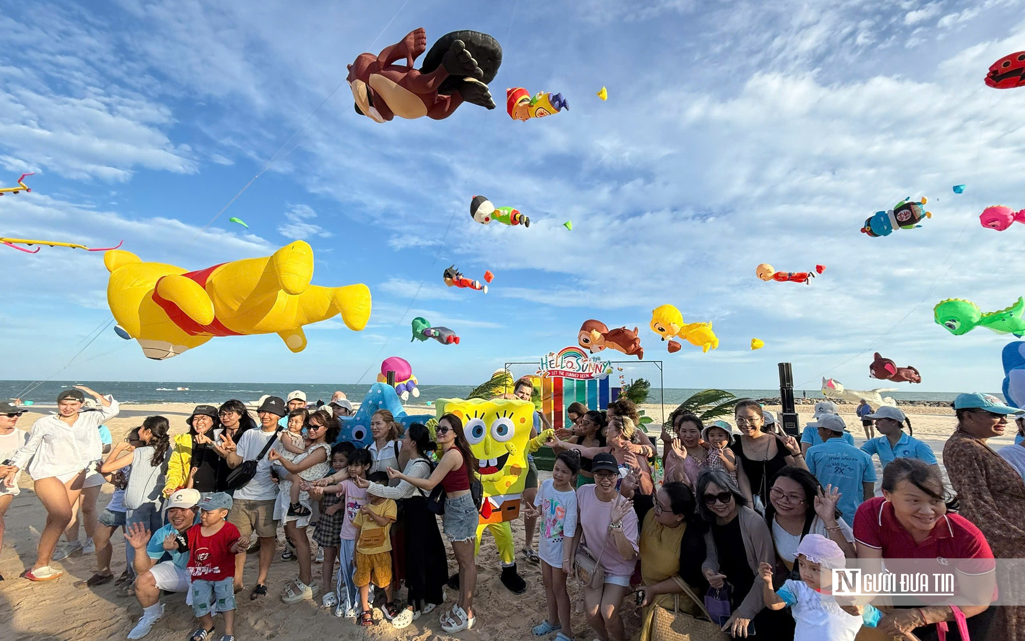 &ldquo;Biển diều&rdquo; khổng lồ phủ k&iacute;n đồng diều H&oacute;c M&ocirc;n, người d&acirc;n đổ về đ&ocirc;ng nghịt mỗi ng&agrave;y- Ảnh 25.