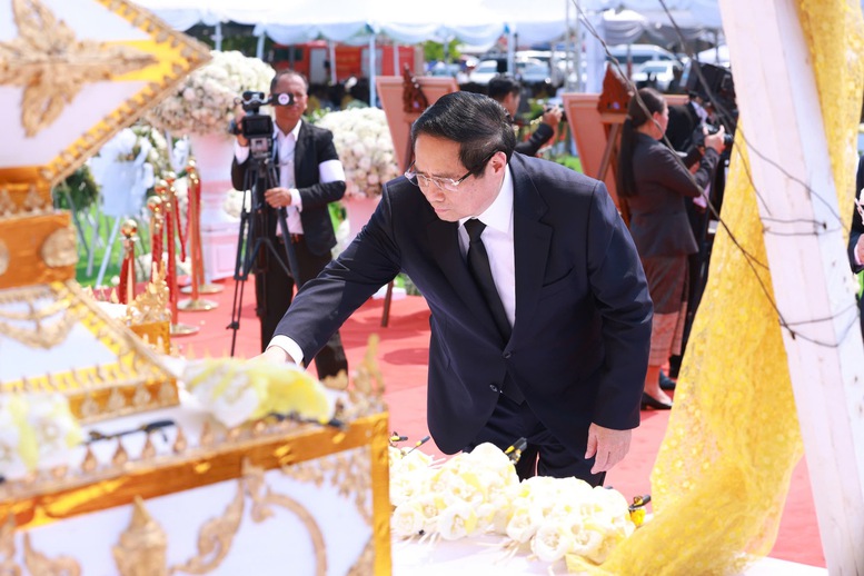 Thủ tướng dự lễ truy điệu đồng chí Khamtay Siphandone tại Lào- Ảnh 6. Thủ tướng dự lễ truy điệu đồng chí Khamtay Siphandone tại Lào- Ảnh 6.