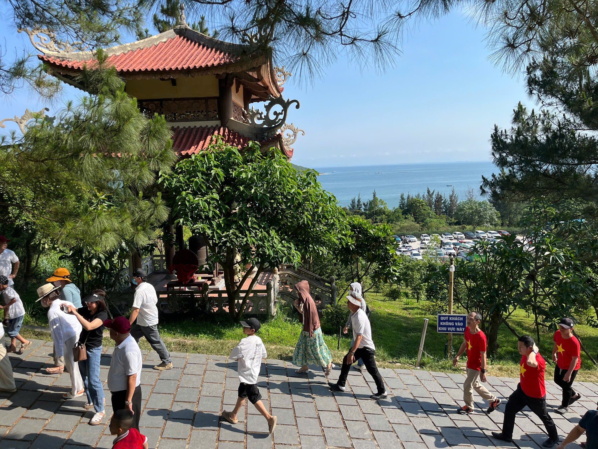 Du khách từ khắp nơi đến tham quan và trải nghiệm các điểm du lịch ở Quảng Bình- Ảnh 3. Du khách từ khắp nơi đến tham quan và trải nghiệm các điểm du lịch ở Quảng Bình- Ảnh 3.