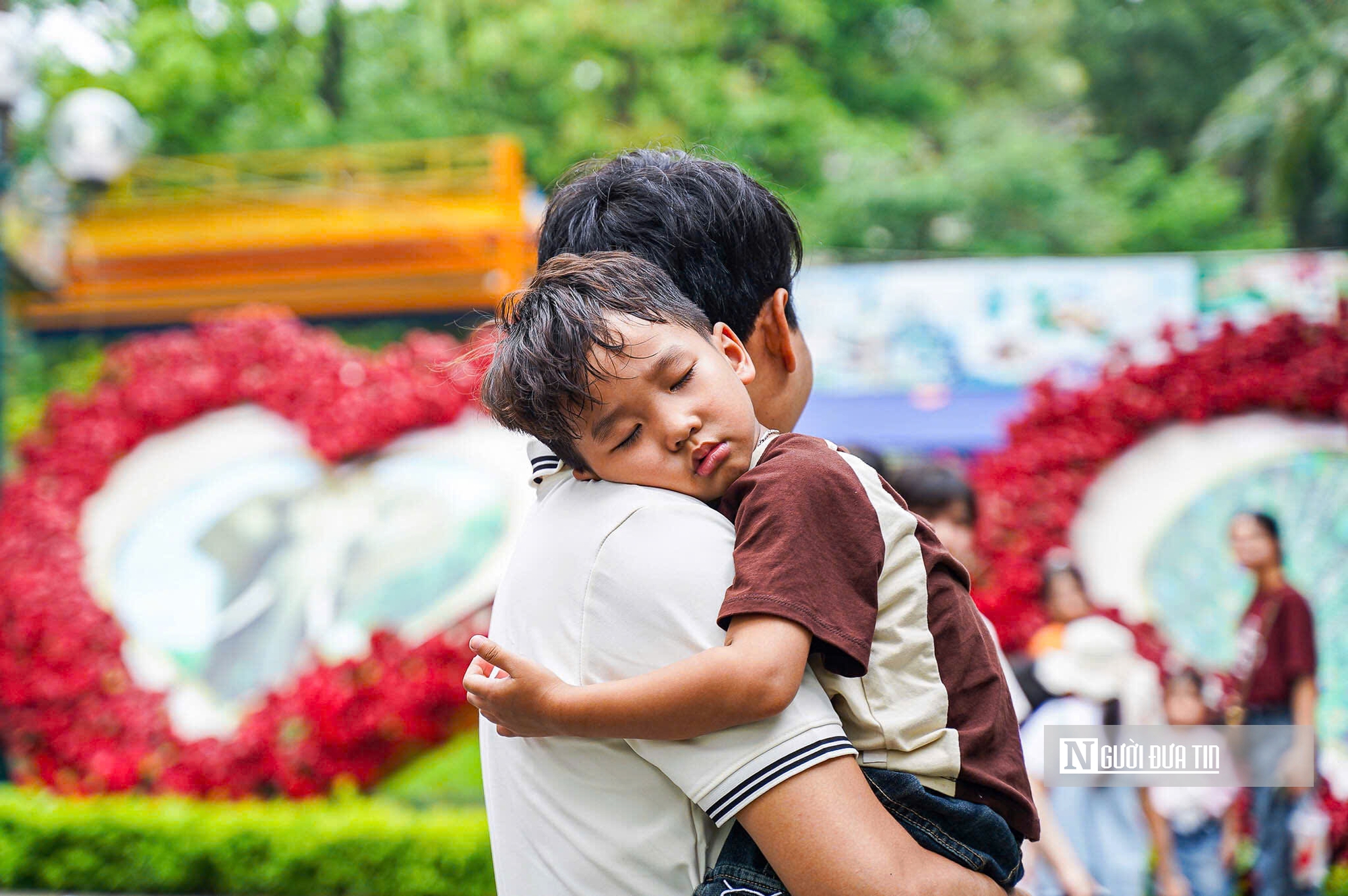 Vườn thú Hà Nội “thất thủ” trong kỳ nghỉ lễ 30/4 – 1/5- Ảnh 11. Vườn thú Hà Nội “thất thủ” trong kỳ nghỉ lễ 30/4 – 1/5- Ảnh 11.