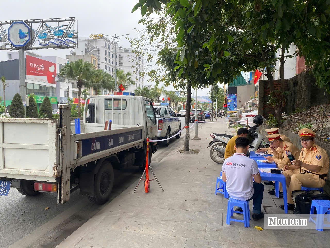 Hơn 100 vụ tai nạn giao thông sau 2 ngày nghỉ lễ- Ảnh 1. Hơn 100 vụ tai nạn giao thông sau 2 ngày nghỉ lễ- Ảnh 1.