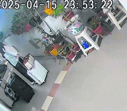 Cặp vợ chồng quên tắt điều hòa trước khi đi du lịch khiến 3 nhà hàng xóm "khóc ròng"- Ảnh 1. Cặp vợ chồng quên tắt điều hòa trước khi đi du lịch khiến 3 nhà hàng xóm "khóc ròng"- Ảnh 1.