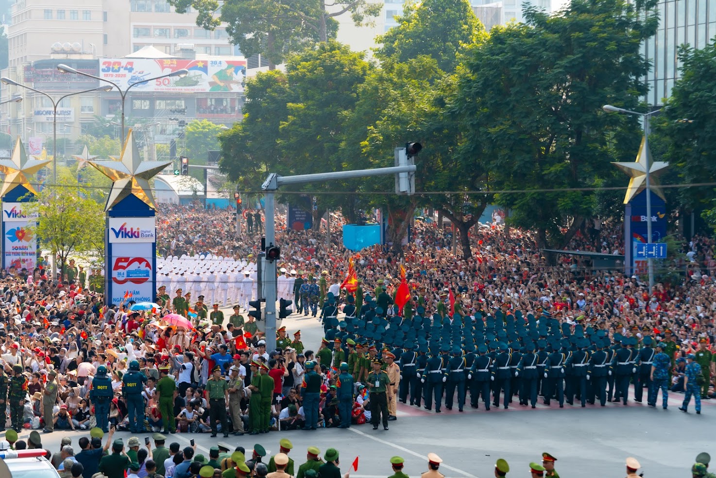 Minh chứng rõ nét cho sự trưởng thành toàn diện của lực lượng vũ trang nhân dân Việt Nam- Ảnh 11. Minh chứng rõ nét cho sự trưởng thành toàn diện của lực lượng vũ trang nhân dân Việt Nam- Ảnh 11.