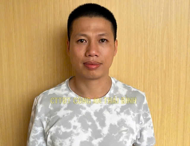 Thái Bình: Bắt khẩn cấp tài xế dùng gậy bóng chày tấn công người sau va chạm giao thông
- Ảnh 1. Thái Bình: Bắt khẩn cấp tài xế dùng gậy bóng chày tấn công người sau va chạm giao thông
- Ảnh 1.