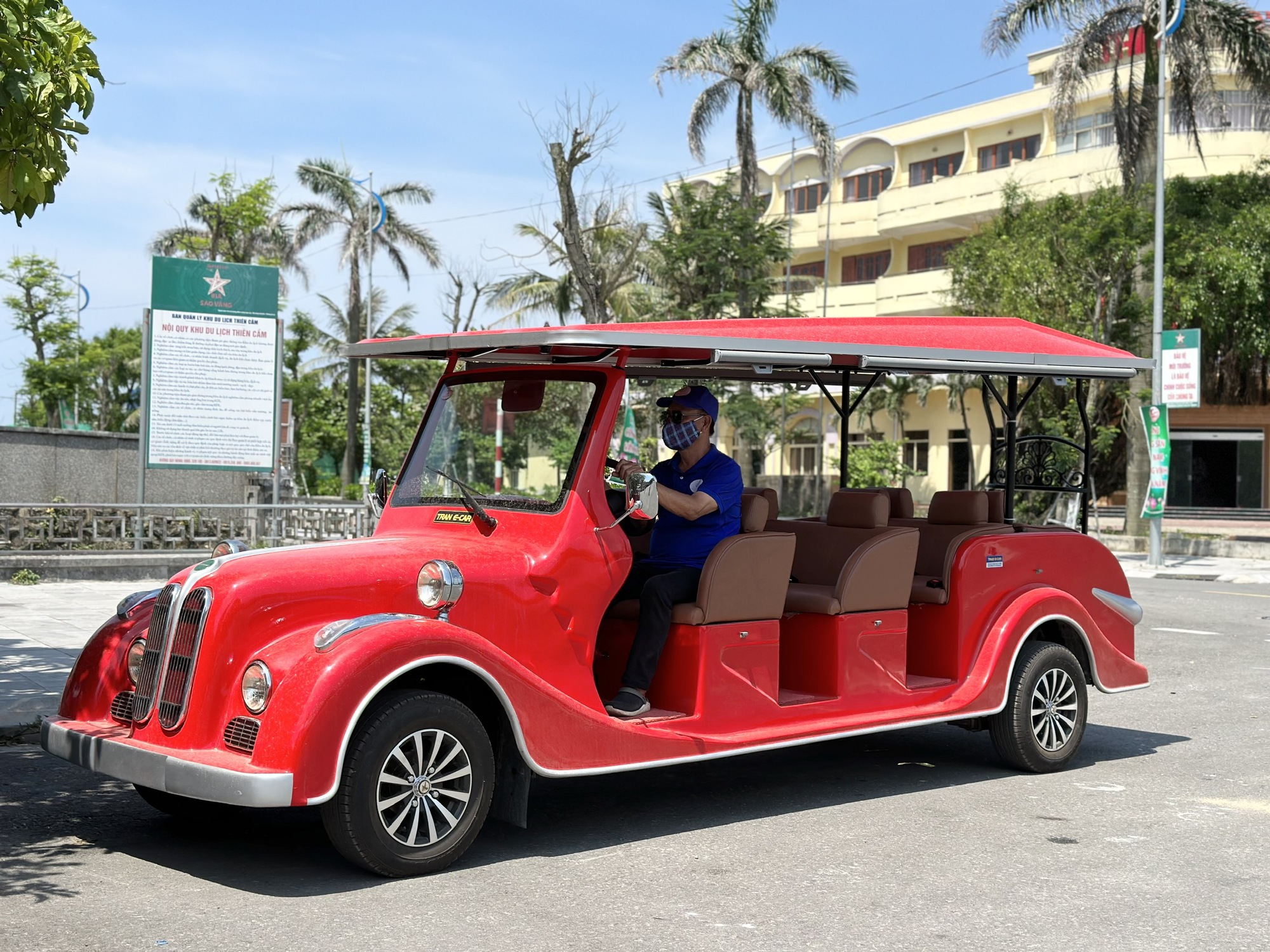 Khai thác tuyến xe điện: Tạo động lực phát triển Khu du lịch Thiên Cầm- Ảnh 1. Khai thác tuyến xe điện: Tạo động lực phát triển Khu du lịch Thiên Cầm- Ảnh 1.