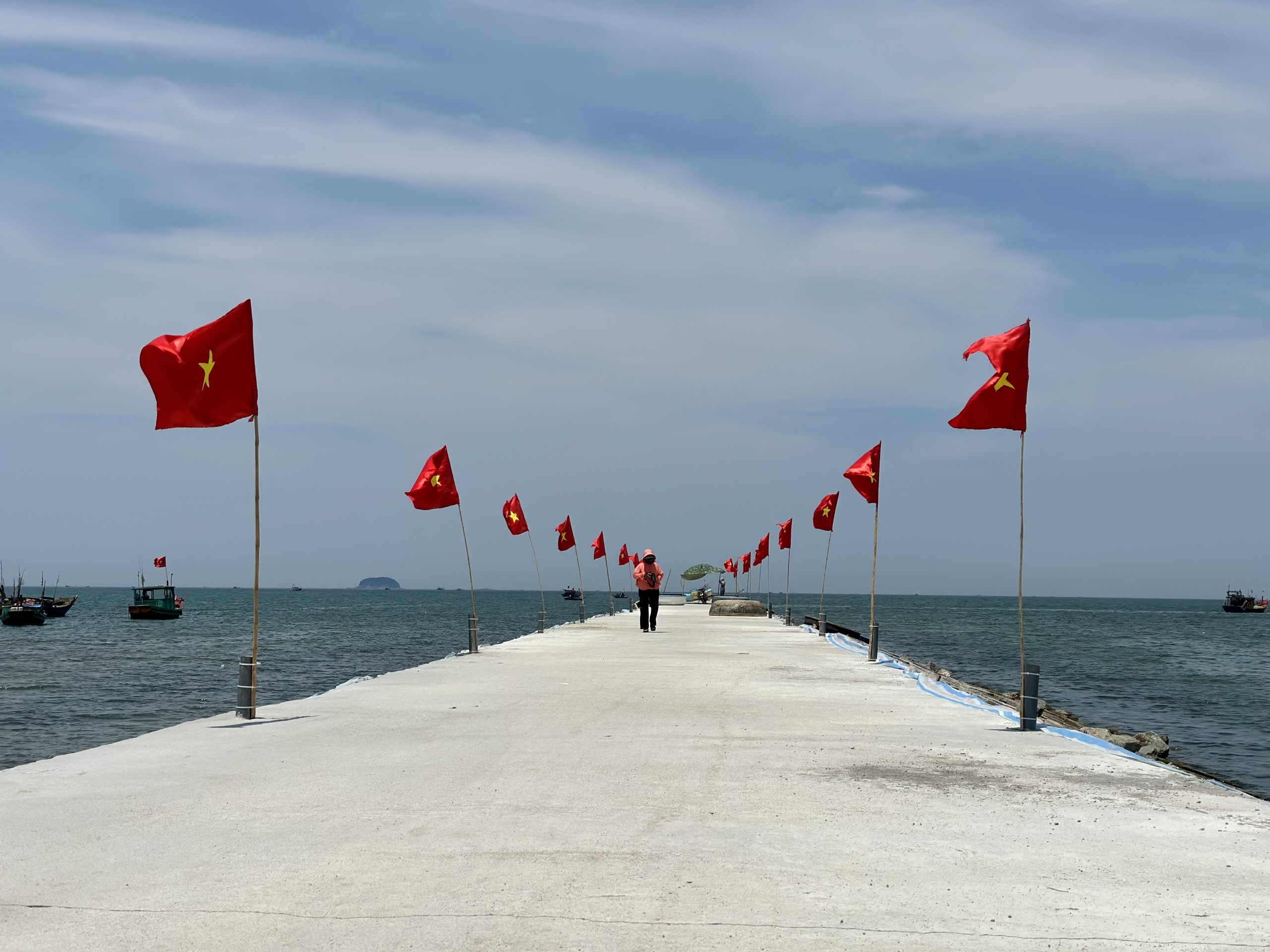 Khai thác tuyến xe điện: Tạo động lực phát triển Khu du lịch Thiên Cầm- Ảnh 5. Khai thác tuyến xe điện: Tạo động lực phát triển Khu du lịch Thiên Cầm- Ảnh 5.