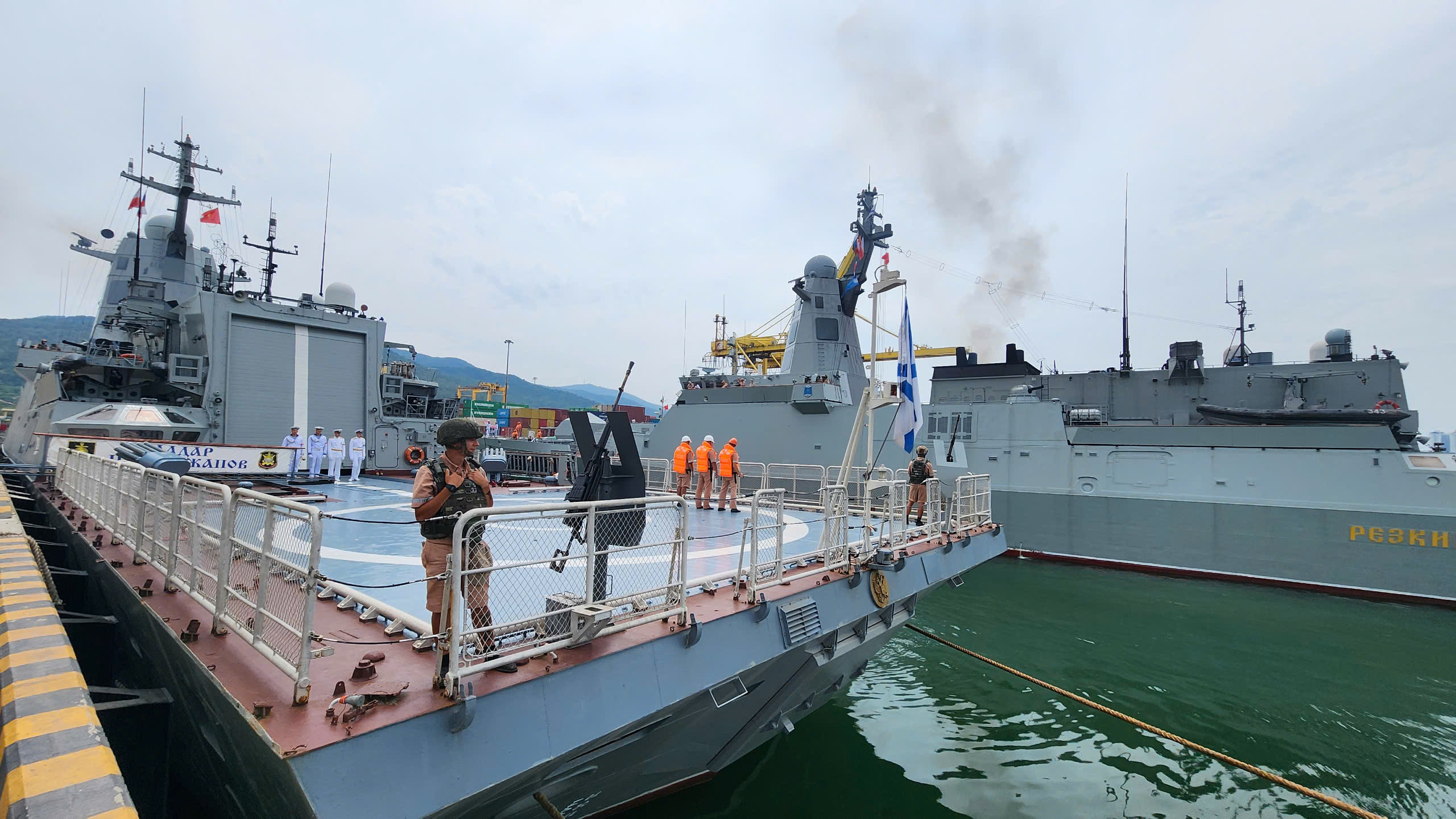Tàu Hải quân Nga thăm Đà Nẵng nhân kỷ niệm 75 năm quan hệ Việt - Nga- Ảnh 7. Tàu Hải quân Nga thăm Đà Nẵng nhân kỷ niệm 75 năm quan hệ Việt - Nga- Ảnh 7.
