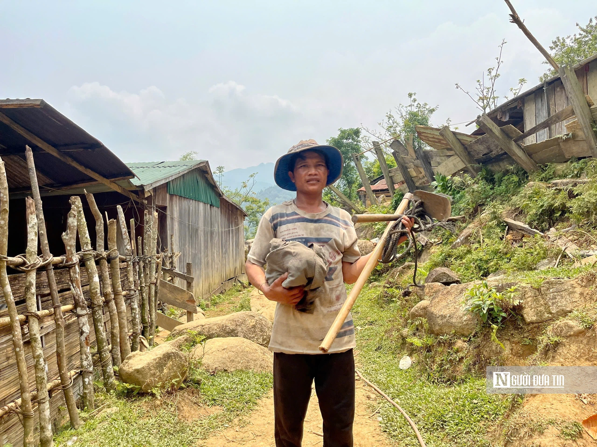 Phương án cho hơn 1.000 người dân "mắc kẹt" giữa 2 tỉnh Kon Tum và Quảng Nam- Ảnh 3. Phương án cho hơn 1.000 người dân "mắc kẹt" giữa 2 tỉnh Kon Tum và Quảng Nam- Ảnh 3.