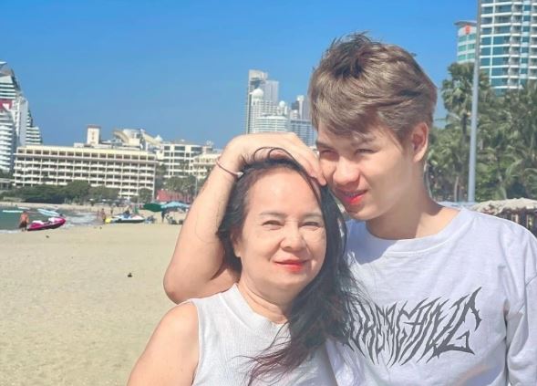 Chàng trai hơn 20 tuổi yêu say đắm bà lão U70 và cái kết- Ảnh 1. Chàng trai hơn 20 tuổi yêu say đắm bà lão U70 và cái kết- Ảnh 1.