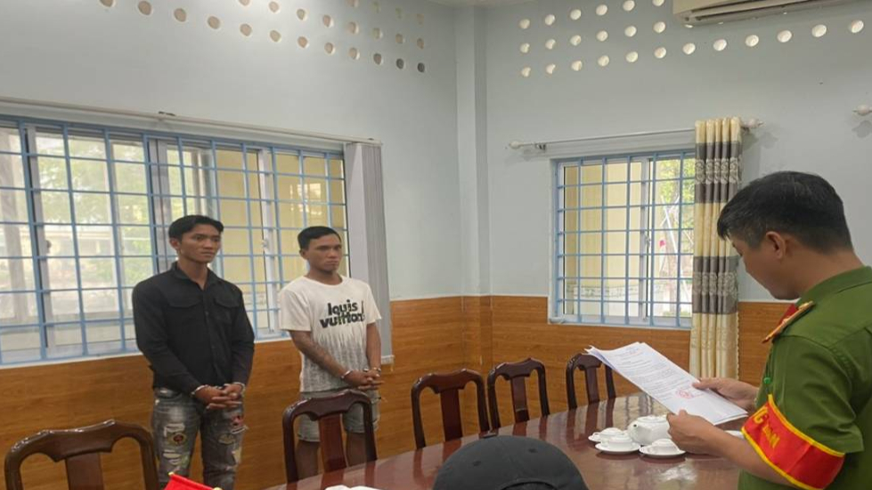 Bắt tạm giam 3 bị can trong băng nhóm tranh chấp ngư trường- Ảnh 2. Bắt tạm giam 3 bị can trong băng nhóm tranh chấp ngư trường- Ảnh 2.