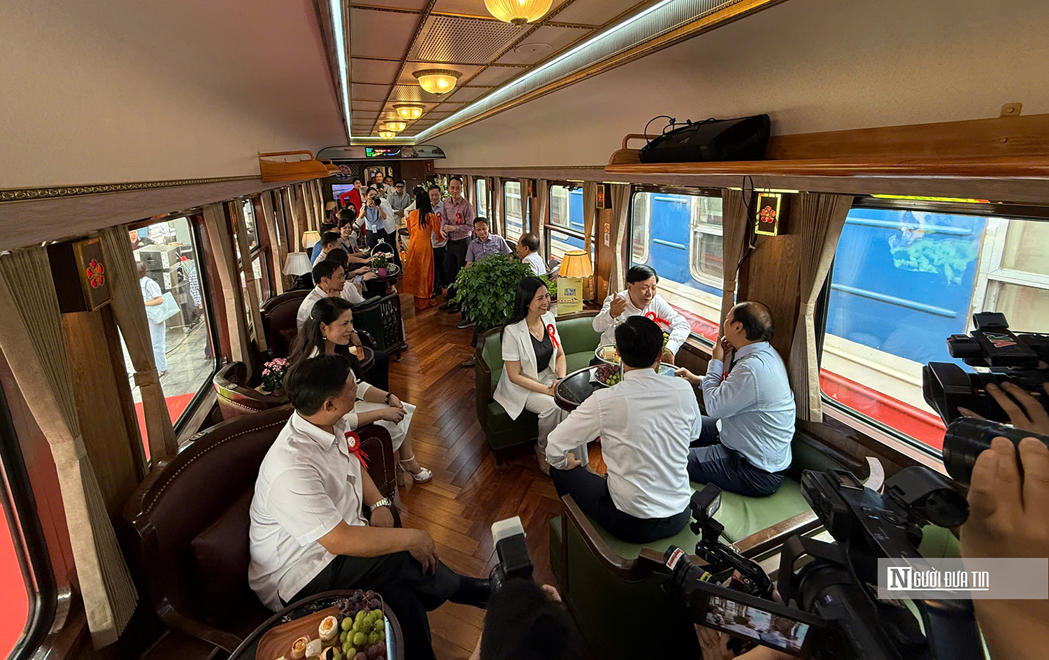 Hải Phòng: Khai trương đoàn tàu chất lượng cao Hoa Phượng Đỏ- Ảnh 1. Hải Phòng: Khai trương đoàn tàu chất lượng cao Hoa Phượng Đỏ- Ảnh 1.