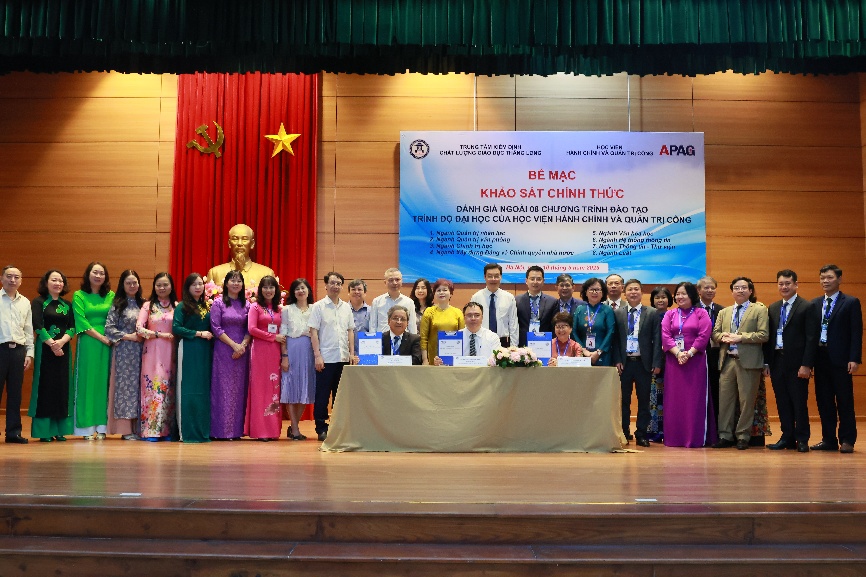 Học viện Hành chính và Quản trị công: Tiếp tục đổi mới và nâng cao chất lượng đào tạo, hướng tới tương lai- Ảnh 1. C:\Users\Admin\Downloads\Trung tâm Kiểm định chất lượng giáo dục Thăng Long và Học viện Hành chính và Quản trị công ký kết biên bản hoàn thành đánh giá ngoài.JPG