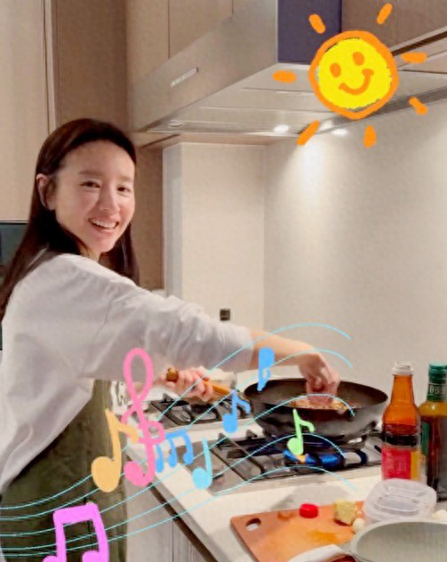 "Ngọc nữ màn ảnh" sau sóng gió ly hôn, chọn làm mẹ đơn thân lặng lẽ- Ảnh 6. "Ngọc nữ màn ảnh" sau sóng gió ly hôn, chọn làm mẹ đơn thân lặng lẽ- Ảnh 6.