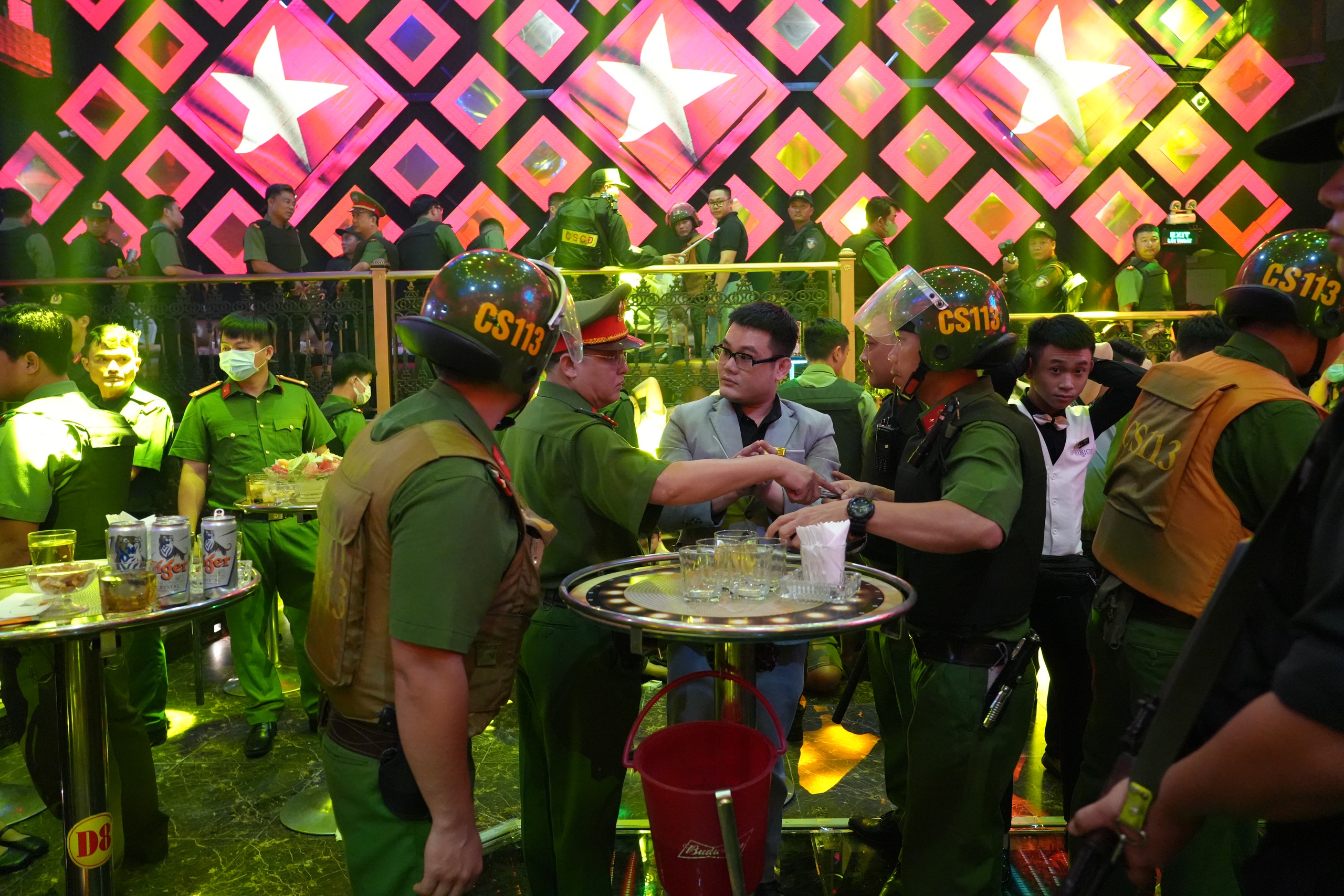 Paris Night Club, địa điểm ăn chơi khét tiếng ở Tp.Phan Thiết từng hoạt động ra sao?- Ảnh 2. Paris Night Club, địa điểm ăn chơi khét tiếng ở Tp.Phan Thiết từng hoạt động ra sao?- Ảnh 2.