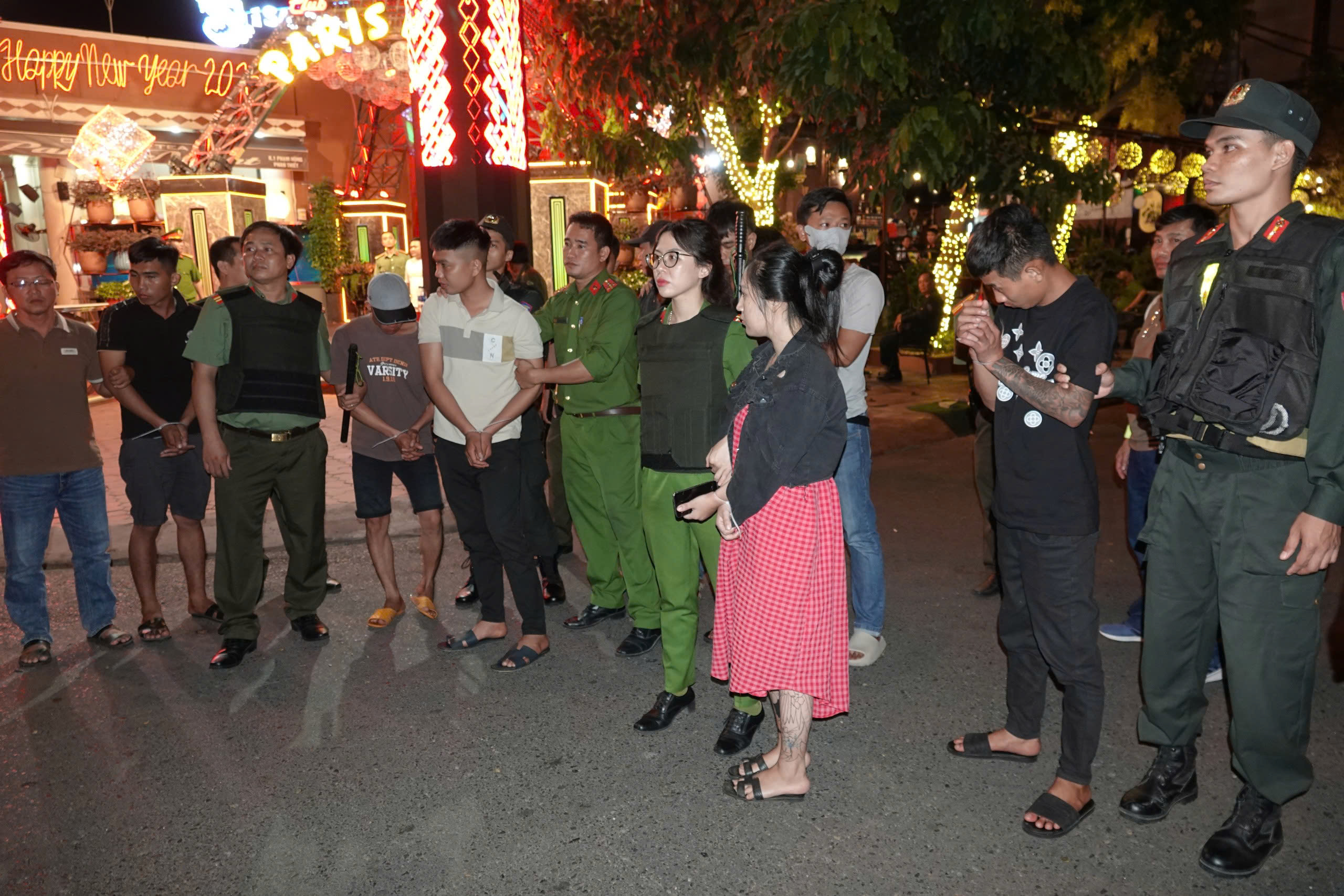 Paris Night Club, địa điểm ăn chơi khét tiếng ở Tp.Phan Thiết từng hoạt động ra sao?- Ảnh 9. Paris Night Club, địa điểm ăn chơi khét tiếng ở Tp.Phan Thiết từng hoạt động ra sao?- Ảnh 9.