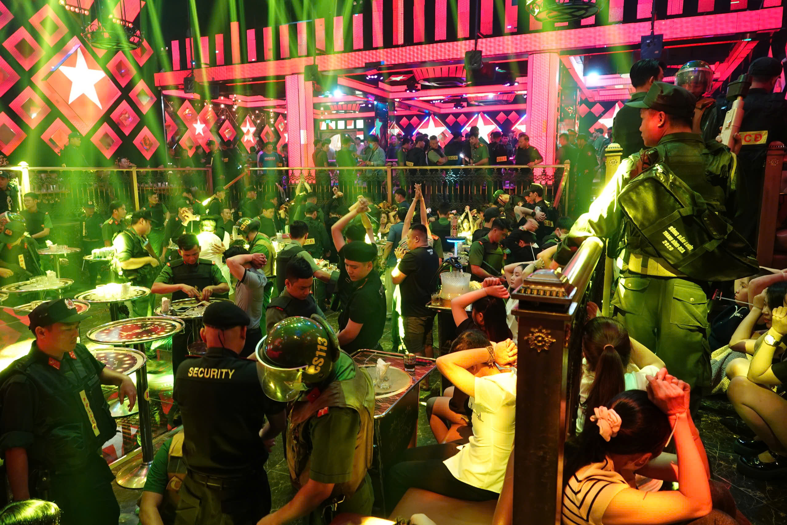 Paris Night Club, địa điểm ăn chơi khét tiếng ở Tp.Phan Thiết từng hoạt động ra sao?- Ảnh 3. Paris Night Club, địa điểm ăn chơi khét tiếng ở Tp.Phan Thiết từng hoạt động ra sao?- Ảnh 3.