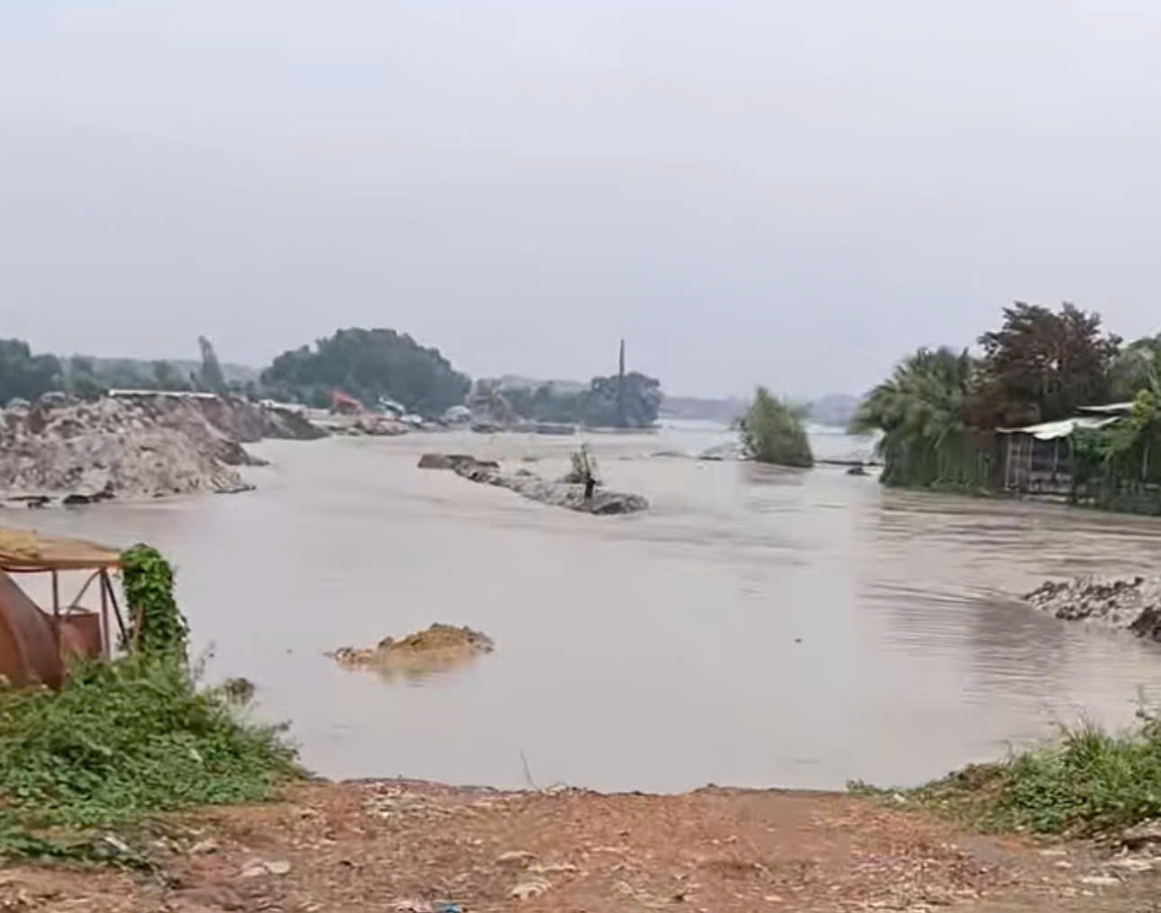 Bình Dương: Phép màu không xảy ra với người đàn ông bị nước cuốn- Ảnh 3. Bình Dương: Phép màu không xảy ra với người đàn ông bị nước cuốn- Ảnh 3.