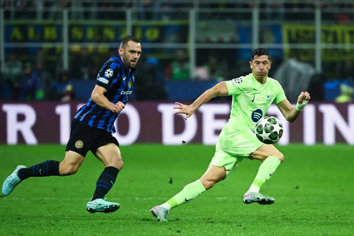 Robert Lewandowski (phải) đang là tiền đạo chủ lực của Barca. (Getty Images) Robert Lewandowski (phải) đang là tiền đạo chủ lực của Barca. (Getty Images)