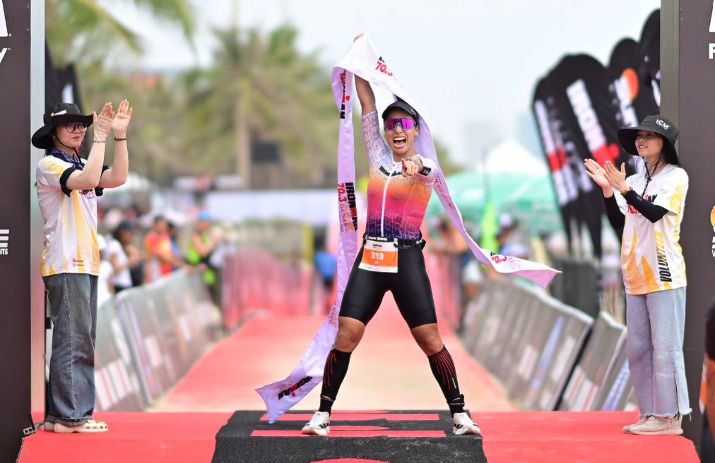 2 nữ vận động viên Việt làm nên kỳ tích tại IRONMAN 70.3 Đà Nẵng 2025- Ảnh 18. 2 nữ vận động viên Việt làm nên kỳ tích tại IRONMAN 70.3 Đà Nẵng 2025- Ảnh 18.