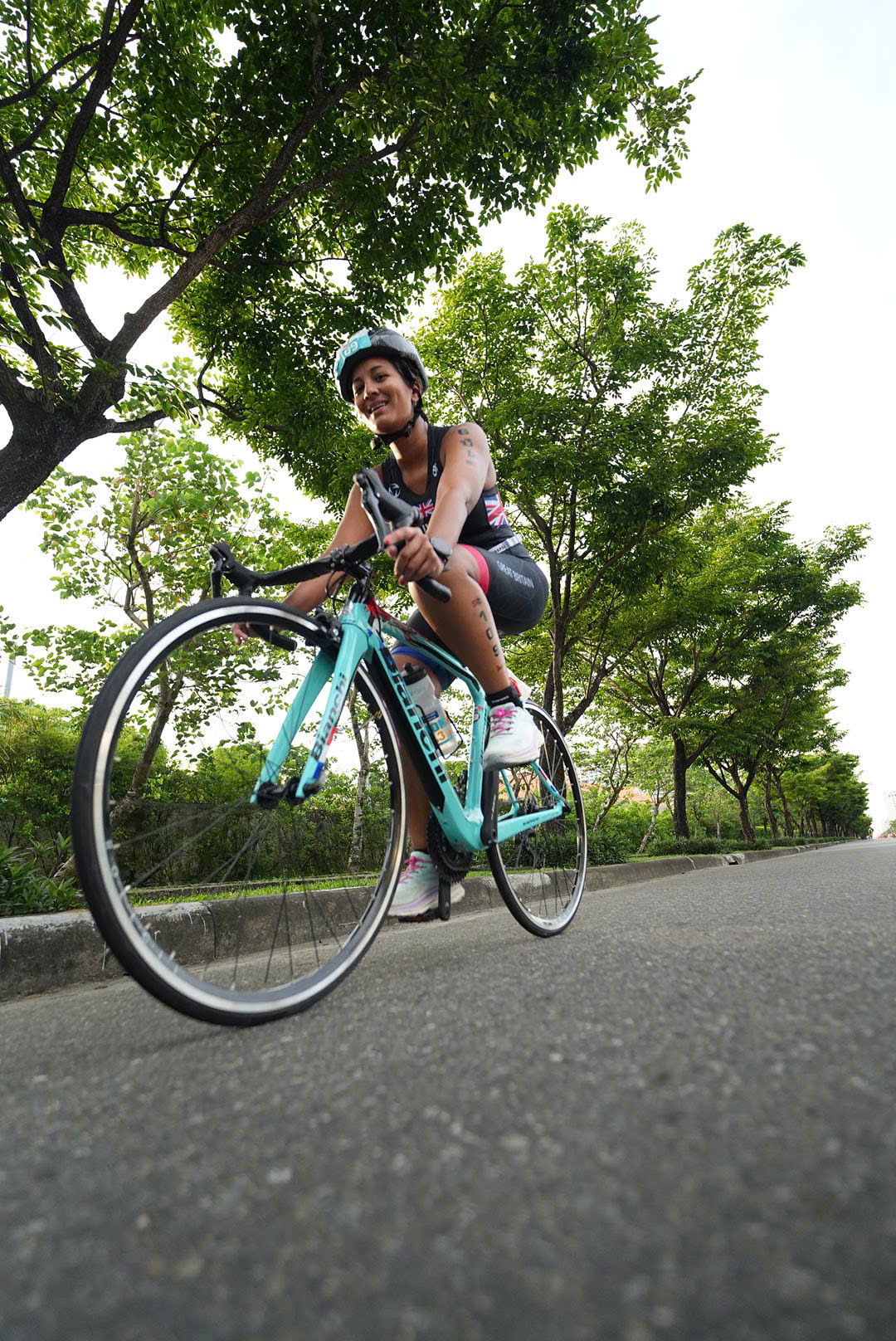 2 nữ vận động viên Việt làm nên kỳ tích tại IRONMAN 70.3 Đà Nẵng 2025- Ảnh 5. 2 nữ vận động viên Việt làm nên kỳ tích tại IRONMAN 70.3 Đà Nẵng 2025- Ảnh 5.