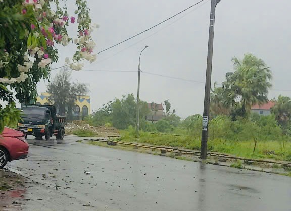 Hà Tĩnh: Cảnh báo tình trạng đổ trộm rác thải xây dựng vào khu dân cư- Ảnh 2. Hà Tĩnh: Cảnh báo tình trạng đổ trộm rác thải xây dựng vào khu dân cư- Ảnh 2.