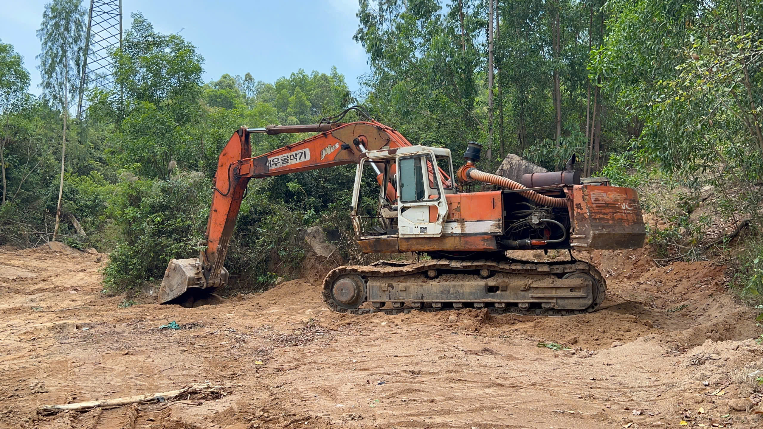 Lộ danh tính nhóm khai thác đá trái phép vừa bị Công an Bình Định bắt giữ- Ảnh 3. Lộ danh tính nhóm khai thác đá trái phép vừa bị Công an Bình Định bắt giữ- Ảnh 3.