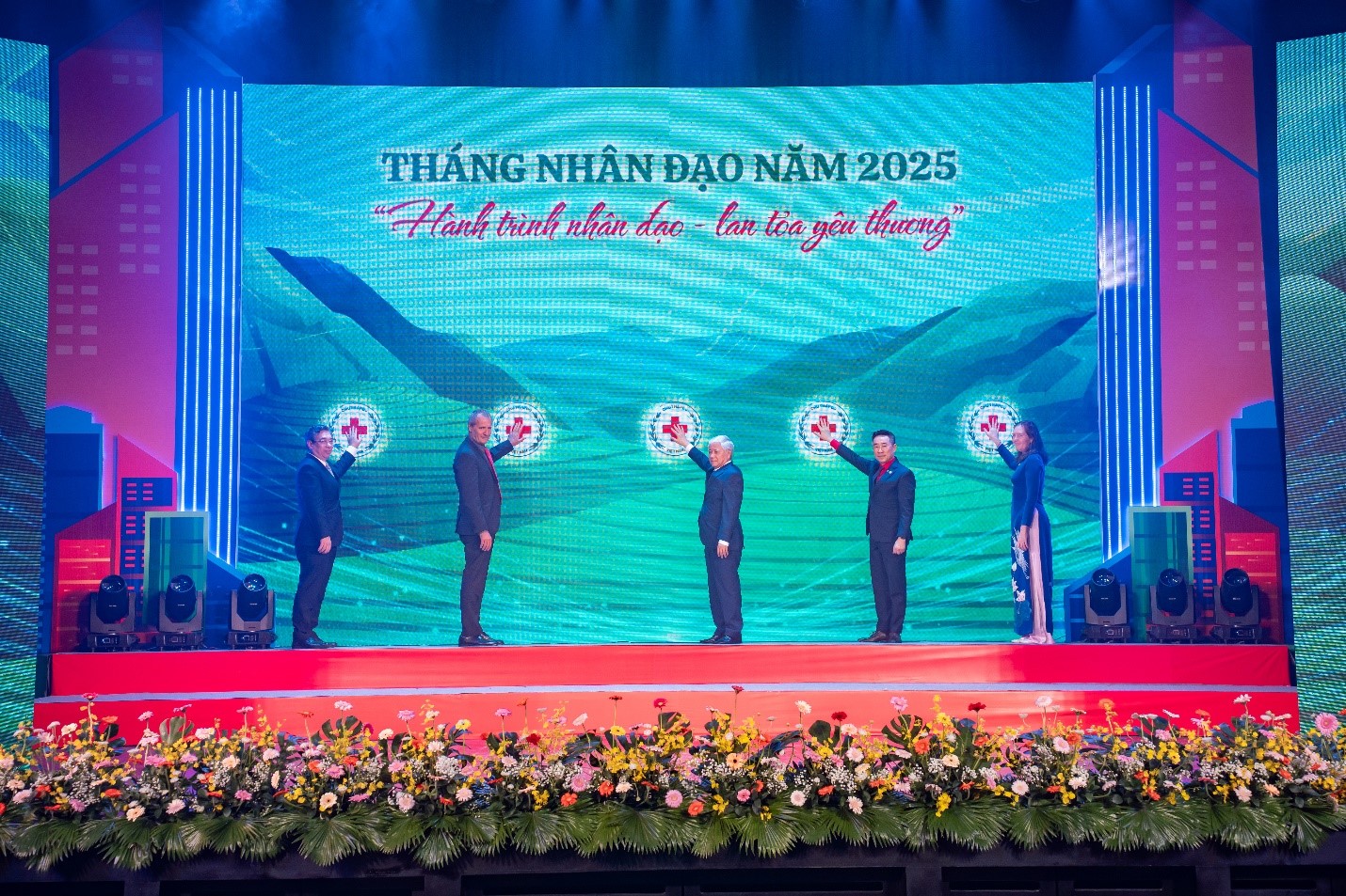 Tháng Nhân đạo 2025: Cùng chung tay chăm lo cho những người có hoàn cảnh khó khăn- Ảnh 1. Tháng Nhân đạo 2025: Cùng chung tay chăm lo cho những người có hoàn cảnh khó khăn- Ảnh 1.