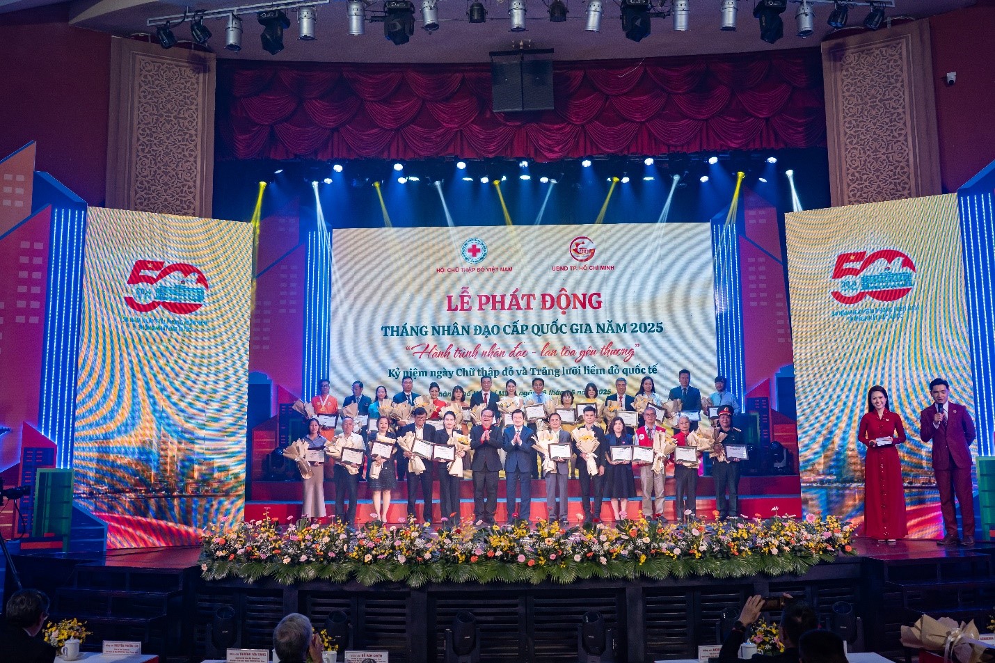 Tháng Nhân đạo 2025: Cùng chung tay chăm lo cho những người có hoàn cảnh khó khăn- Ảnh 5. Tháng Nhân đạo 2025: Cùng chung tay chăm lo cho những người có hoàn cảnh khó khăn- Ảnh 5.