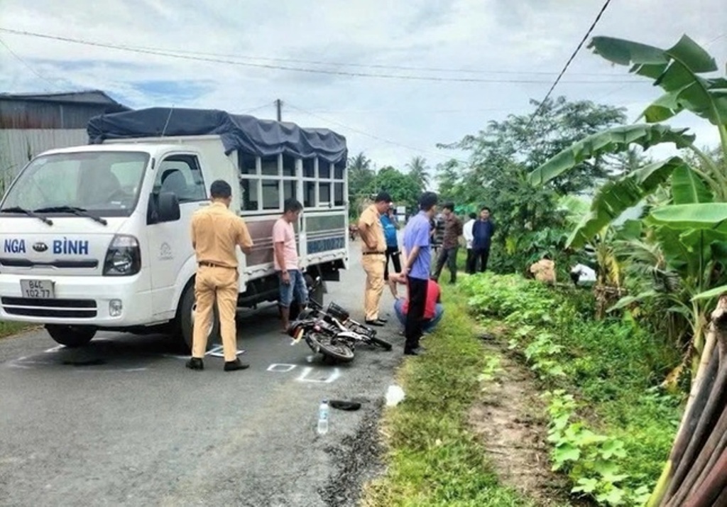 Công an Vĩnh Long chỉ đạo làm rõ trách nhiệm cán bộ liên quan vụ TNGT khiến nữ sinh 14 tuổi tử vong- Ảnh 1. Công an Vĩnh Long chỉ đạo làm rõ trách nhiệm cán bộ liên quan vụ TNGT khiến nữ sinh 14 tuổi tử vong- Ảnh 1.