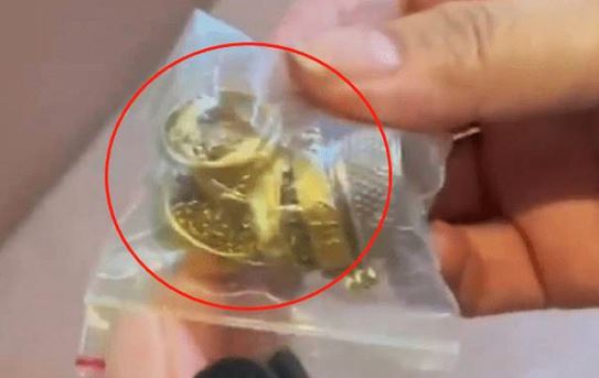 Dọn dẹp căn nhà thuê, cô gái sốc nặng khi tìm thấy két sắt chứa tài sản hơn 1,4 tỷ đồng- Ảnh 1. Dọn dẹp căn nhà thuê, cô gái sốc nặng khi tìm thấy két sắt chứa tài sản hơn 1,4 tỷ đồng- Ảnh 1.
