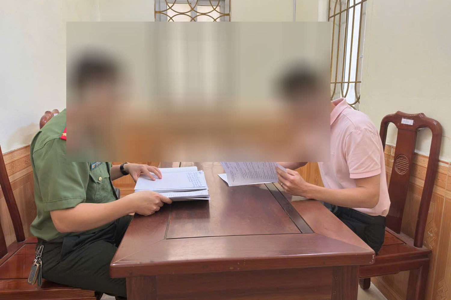 Hải Phòng: Phát hiện, xử lý 2 trường hợp rao bán giấy mời Lễ hội Hoa Phượng Đỏ- Ảnh 1. Hải Phòng: Phát hiện, xử lý 2 trường hợp rao bán giấy mời Lễ hội Hoa Phượng Đỏ- Ảnh 1.