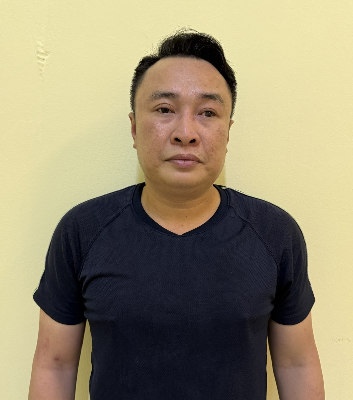 Tạm giữ đối tượng đòi "gỡ lỗi" cho người quen không được liền chửi bới CSGT- Ảnh 1. Tạm giữ đối tượng đòi "gỡ lỗi" cho người quen không được liền chửi bới CSGT- Ảnh 1.