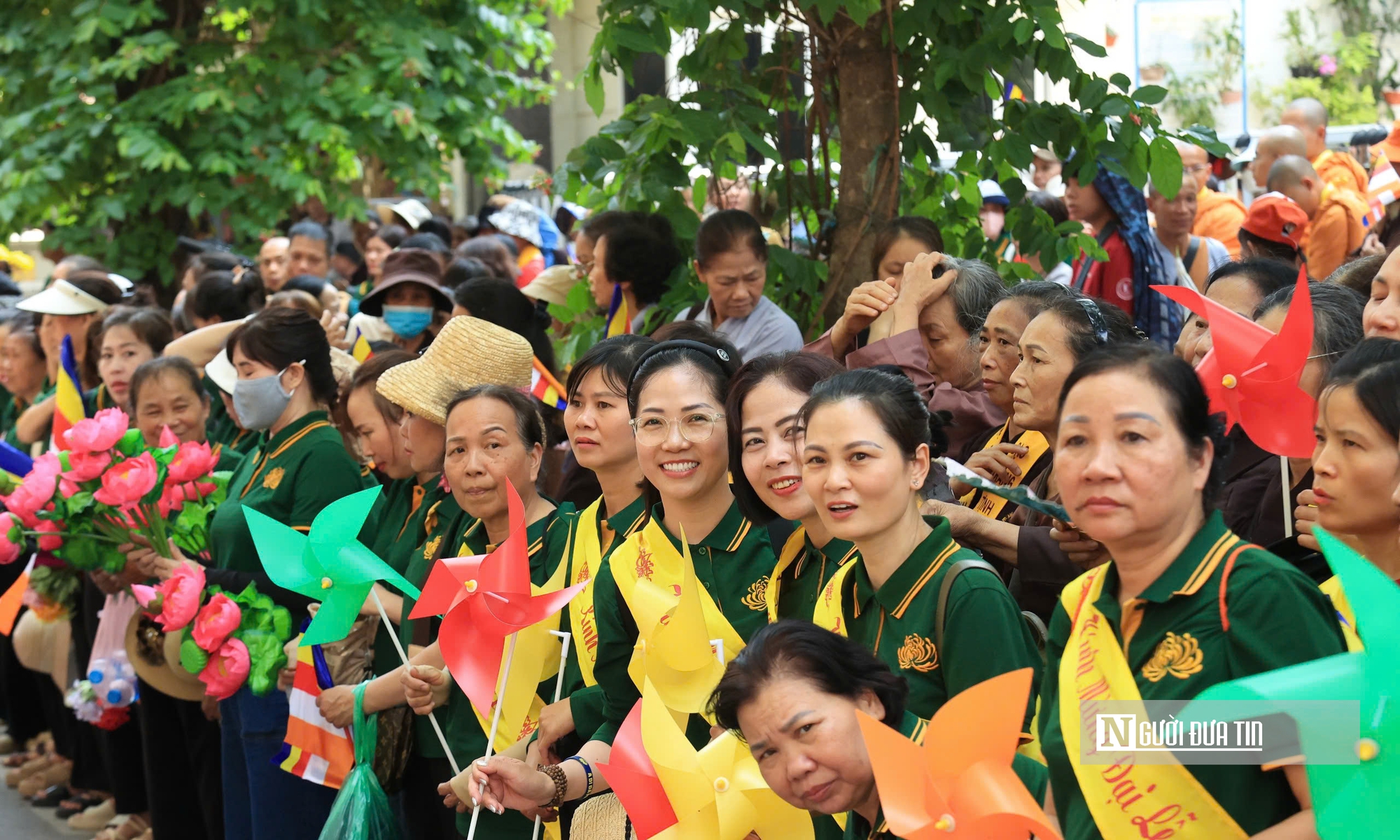 Cận cảnh Xá lợi Phật được cung rước về chùa Quán Sứ, Hà Nội- Ảnh 2. Cận cảnh Xá lợi Phật được cung rước về chùa Quán Sứ, Hà Nội- Ảnh 2.