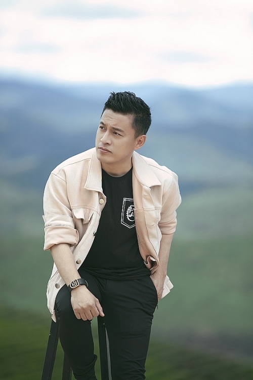 Lên chức ở tuổi 51, "anh hai" Lam Trường hạnh phúc viên mãn bên vợ trẻ- Ảnh 2. Lên chức ở tuổi 51, "anh hai" Lam Trường hạnh phúc viên mãn bên vợ trẻ- Ảnh 2.