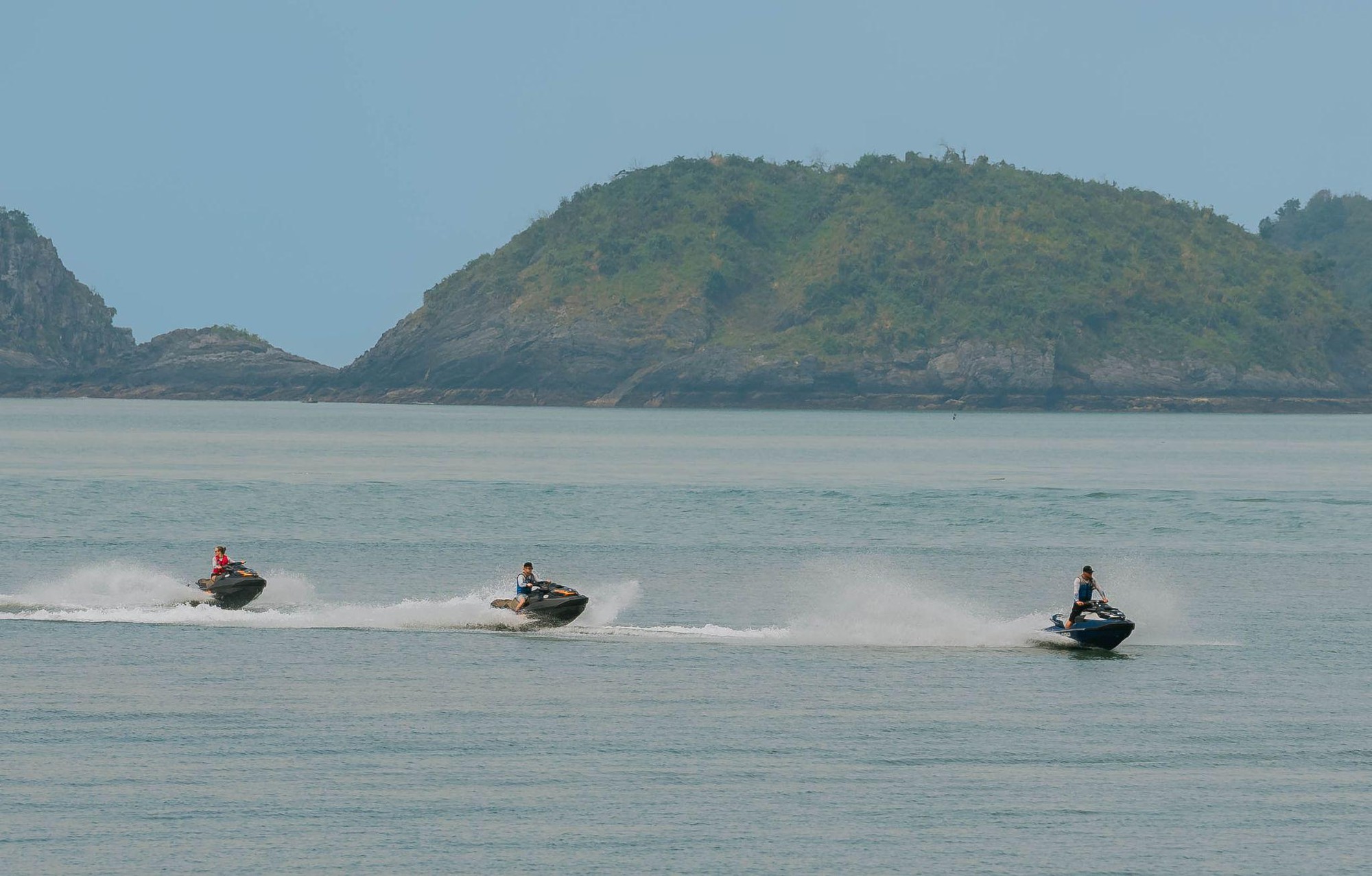 Câu chuyện phía sau màn trình diễn Jetski  bắn pháo hoa trên mặt biển hoành tráng sắp diễn ra tại Cát Bà - Ảnh 4.