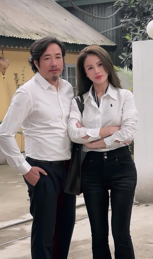 Sắc vóc đời thực của mỹ nhân đang gây tranh cãi trong "Cha tôi, người ở lại"- Ảnh 13. Sắc vóc đời thực của mỹ nhân đang gây tranh cãi trong "Cha tôi, người ở lại"- Ảnh 13.
