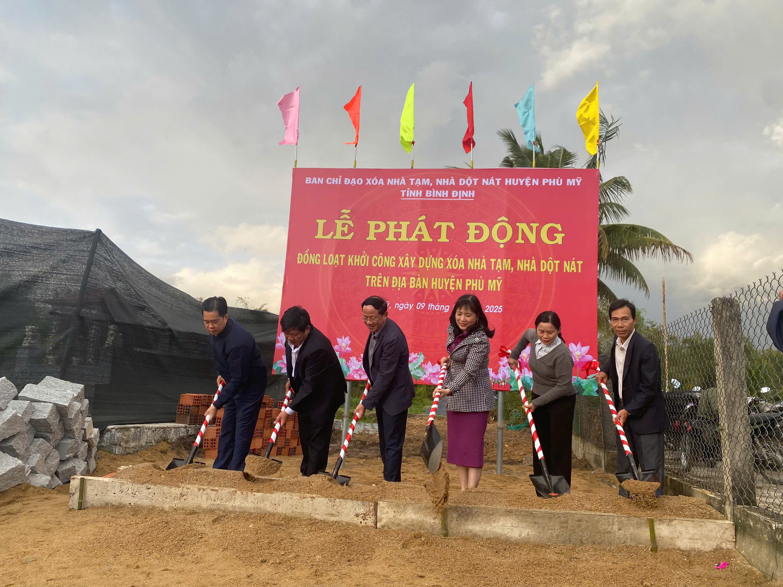 Bình Định hoàn thành chương trình xóa nhà tạm, nhà dột nát- Ảnh 2. Bình Định hoàn thành chương trình xóa nhà tạm, nhà dột nát- Ảnh 2.