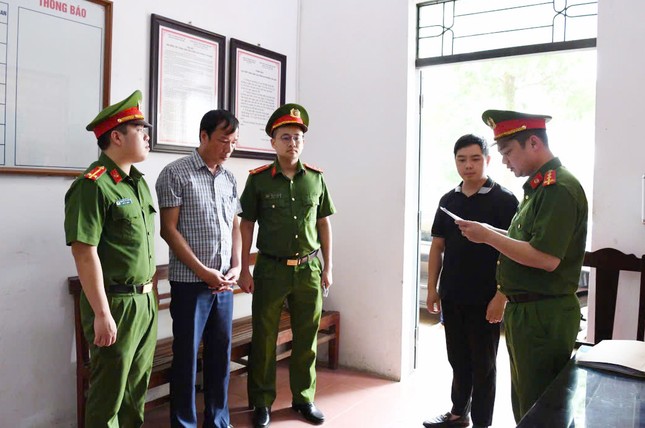 Công an Phú Thọ bắt khẩn cấp Chủ tịch xã, mở rộng điều tra hành vi tiếp tay cho "đất tặc"- Ảnh 1. Công an Phú Thọ bắt khẩn cấp Chủ tịch xã, mở rộng điều tra hành vi tiếp tay cho "đất tặc"- Ảnh 1.