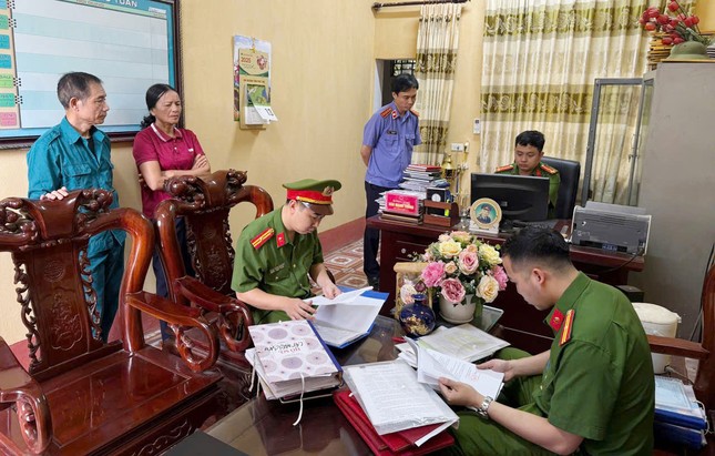 Công an Phú Thọ bắt khẩn cấp Chủ tịch xã, mở rộng điều tra hành vi tiếp tay cho "đất tặc"- Ảnh 2. Công an Phú Thọ bắt khẩn cấp Chủ tịch xã, mở rộng điều tra hành vi tiếp tay cho "đất tặc"- Ảnh 2.