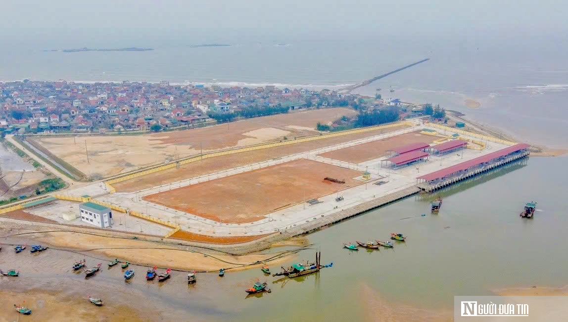 Cảng cá hiện đại bậc nhất miền Trung - đòn bẩy phát triển kinh tế biển tại Hà Tĩnh- Ảnh 1. Cảng cá hiện đại bậc nhất miền Trung - đòn bẩy phát triển kinh tế biển tại Hà Tĩnh- Ảnh 1.