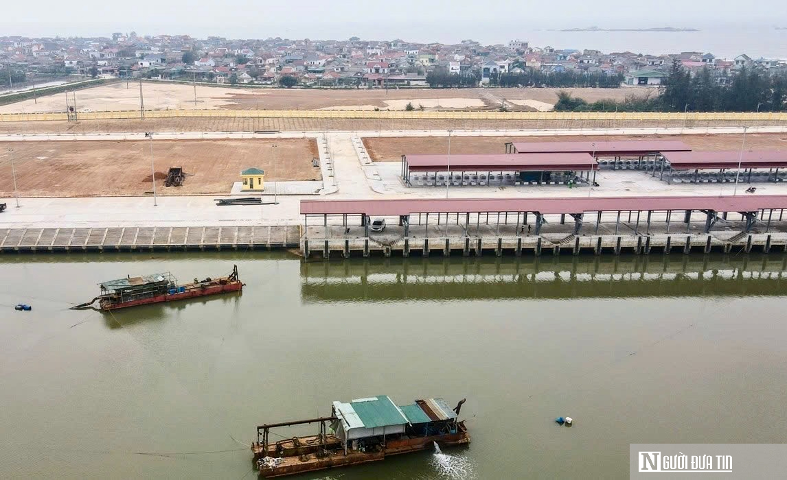 Cảng cá hiện đại bậc nhất miền Trung - đòn bẩy phát triển kinh tế biển tại Hà Tĩnh- Ảnh 2. Cảng cá hiện đại bậc nhất miền Trung - đòn bẩy phát triển kinh tế biển tại Hà Tĩnh- Ảnh 2.