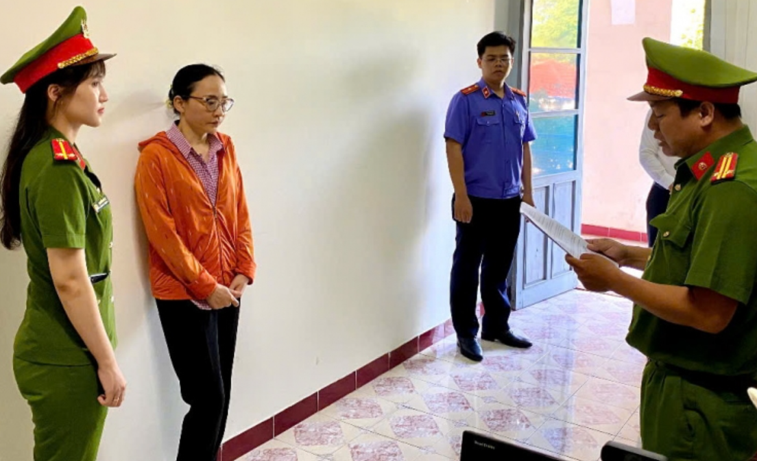 Lý do Hiệu trưởng trường Cao đẳng Công Thương miền Trung bị khởi tố, bắt giam- Ảnh 3. Lý do Hiệu trưởng trường Cao đẳng Công Thương miền Trung bị khởi tố, bắt giam- Ảnh 3.