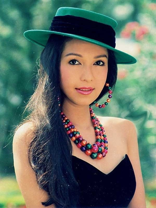"Nữ hoàng ảnh lịch" Diễm My: Sở hữu biệt thự sang trọng 3.000m2 cùng du thuyền đắt đỏ, U70 nhan sắc vẫn rạng ngời- Ảnh 1. "Nữ hoàng ảnh lịch" Diễm My: Sở hữu biệt thự sang trọng 3.000m2 cùng du thuyền đắt đỏ, U70 nhan sắc vẫn rạng ngời- Ảnh 1.
