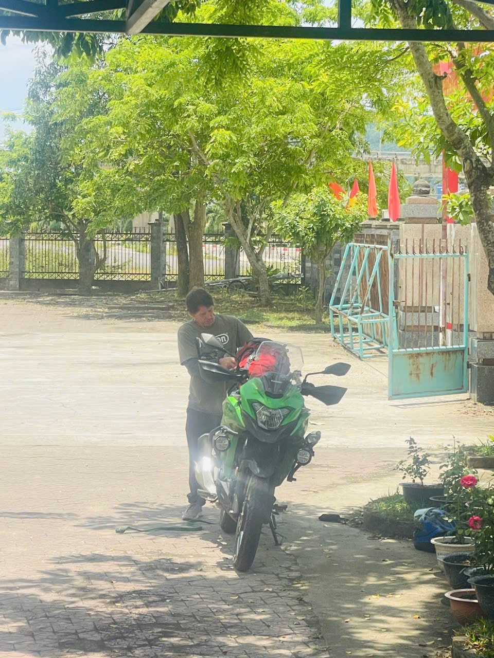 Quảng Ngãi: Công an phường nhanh chóng tìm, trả lại tài sản cho người nước ngoài đánh rơi- Ảnh 2. Quảng Ngãi: Công an phường nhanh chóng tìm, trả lại tài sản cho người nước ngoài đánh rơi- Ảnh 2.