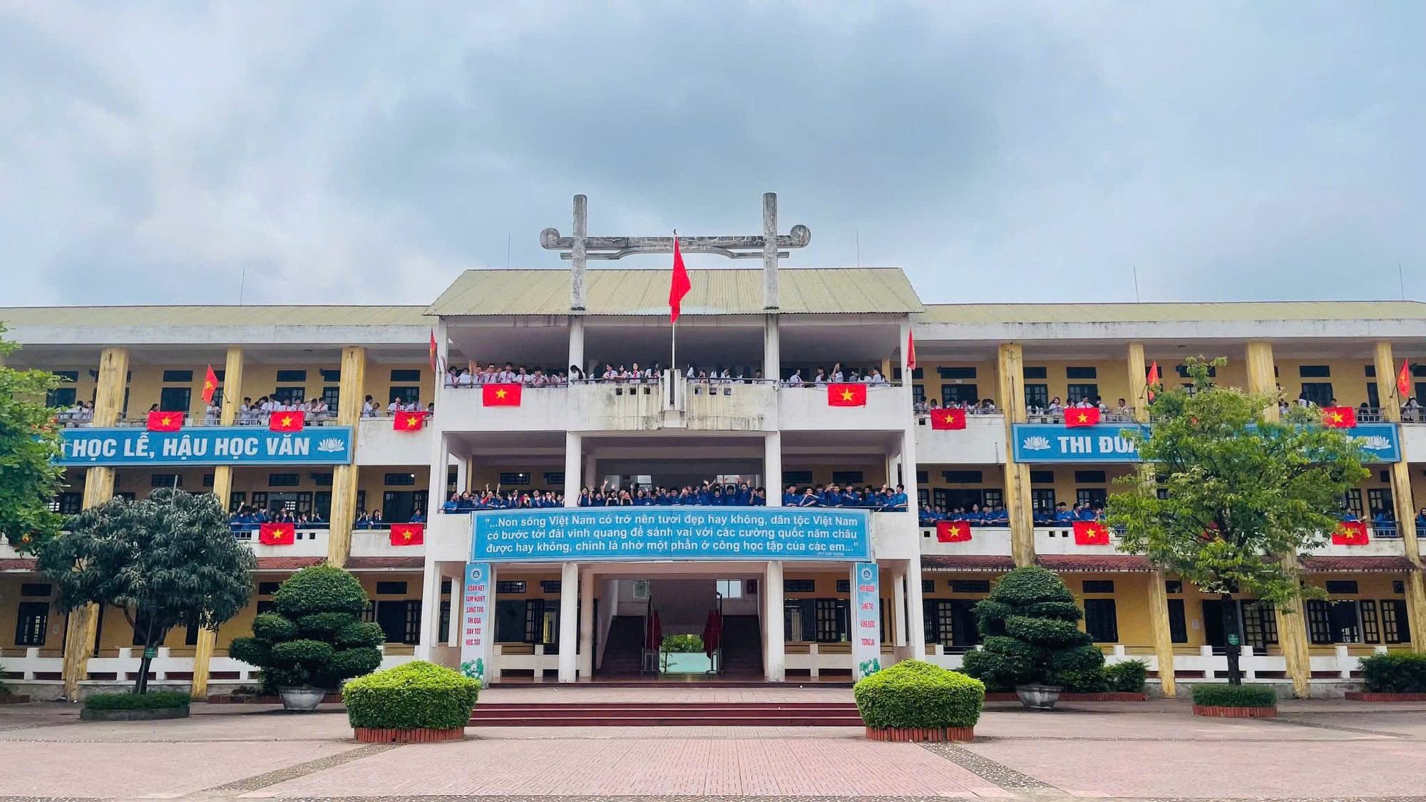 Tỷ lệ cạnh tranh vào ngôi trường THCS chất lượng bậc nhất Hà Tĩnh là bao nhiêu?- Ảnh 1. Tỷ lệ cạnh tranh vào ngôi trường THCS chất lượng bậc nhất Hà Tĩnh là bao nhiêu?- Ảnh 1.