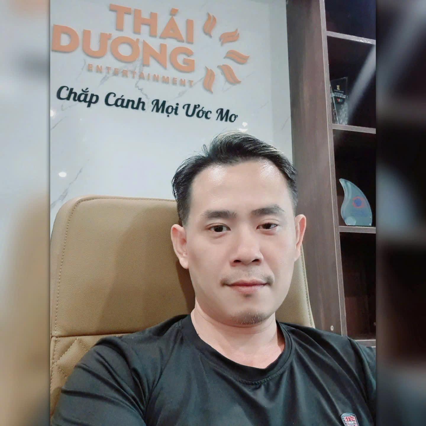 Đạo diễn Lê Hoài Trung: Người thắp lửa đam mê cho thế hệ diễn viên trẻ- Ảnh 1. Đạo diễn Lê Hoài Trung: Người thắp lửa đam mê cho thế hệ diễn viên trẻ- Ảnh 1.