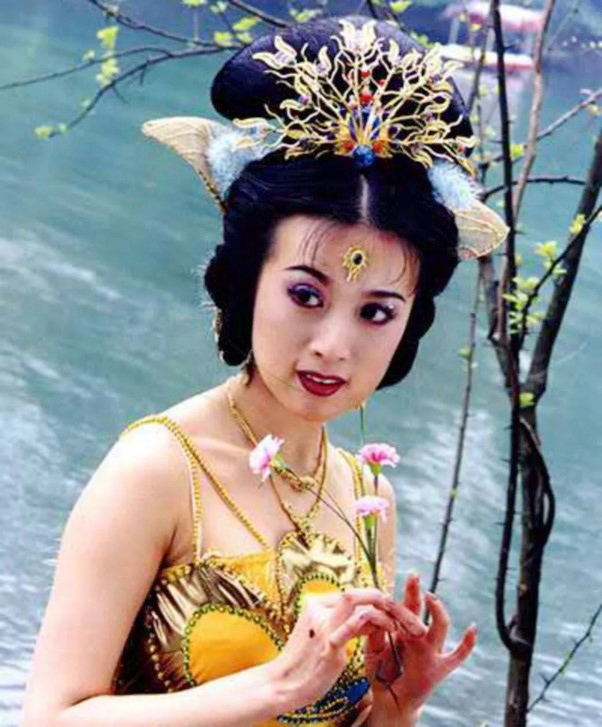 "Công chúa Khổng Tước" của Tây Du Ký: Lộ phát ngôn coi thường dân quê, nhận mưa gạch đá- Ảnh 2. "Công chúa Khổng Tước" của Tây Du Ký: Lộ phát ngôn coi thường dân quê, nhận mưa gạch đá- Ảnh 2.