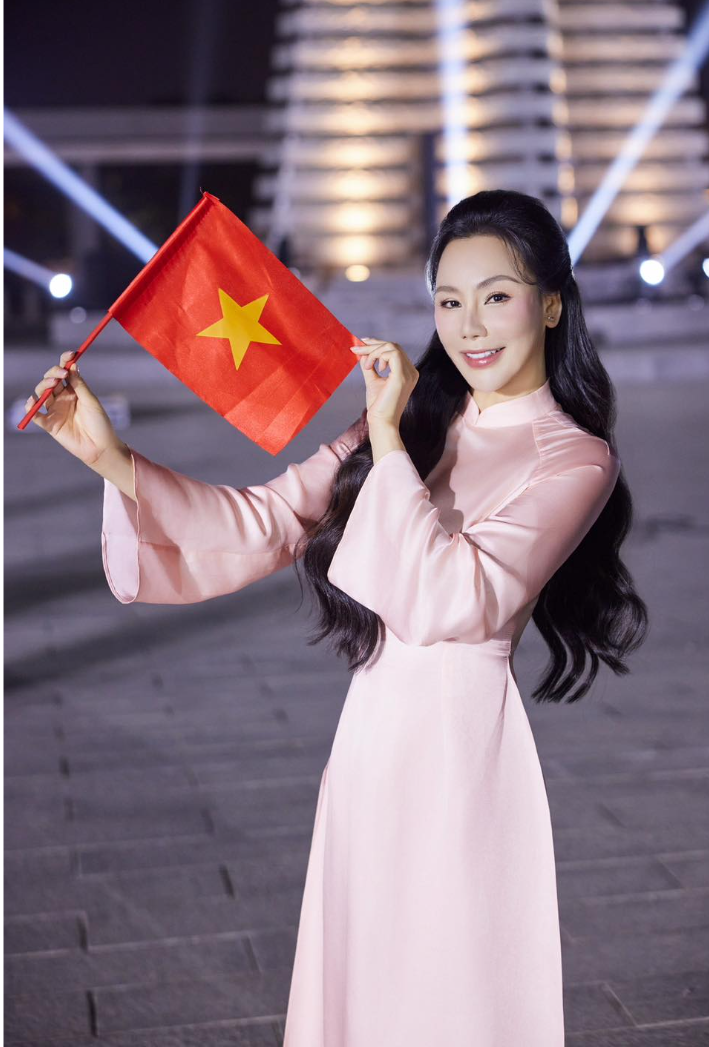 "Nữ đại gia đất mỏ" với loạt cơ ngơi đáng mơ ước, bất ngờ kết hôn ở tuổi 45- Ảnh 7. "Nữ đại gia đất mỏ" với loạt cơ ngơi đáng mơ ước, bất ngờ kết hôn ở tuổi 45- Ảnh 7.