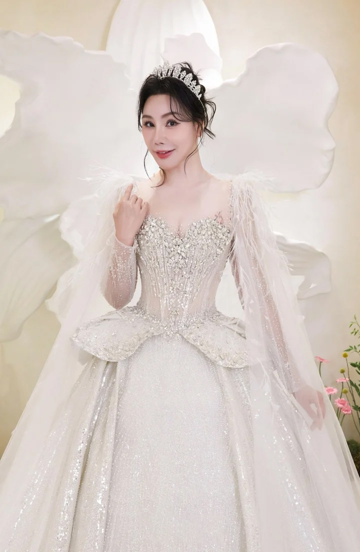 Ca sĩ Hồ Quỳnh Hương lần đầu công khai có con trai 2 tuổi với chồng doanh nhân- Ảnh 3. Ca sĩ Hồ Quỳnh Hương lần đầu công khai có con trai 2 tuổi với chồng doanh nhân- Ảnh 3.